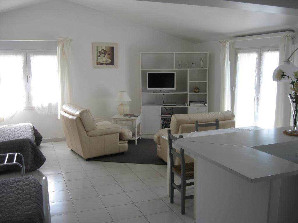 Apartments La Madeleine Awinion Pokój zdjęcie