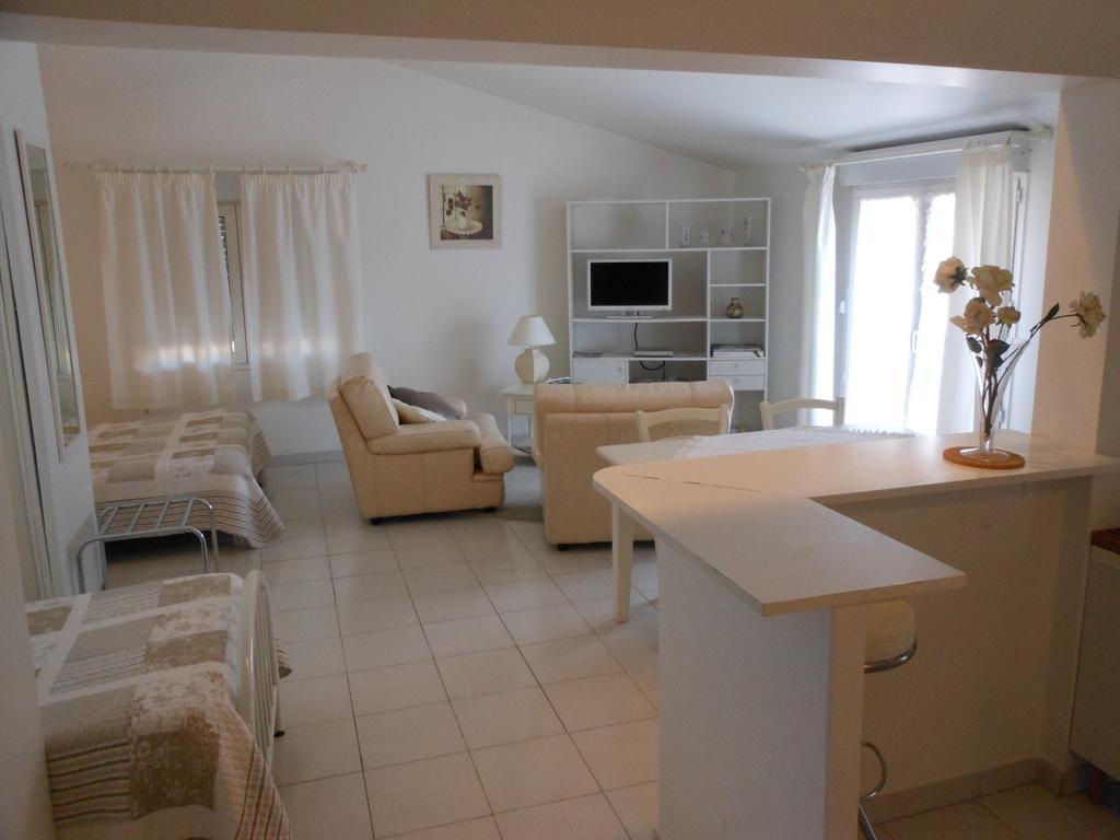 Apartments La Madeleine Awinion Pokój zdjęcie